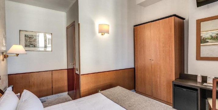 Λήγει σε 48 ώρες!!! 285€ / άτομο για 4 ήμερο στην Ρώμη με Αεροπορικά, Φόρους και 3 Διανυκτερεύσεις με Πρωινό, στο κεντρικό 3* Hotel Sonya, από το ταξιδιωτικό γραφείο Like 2 Travel.